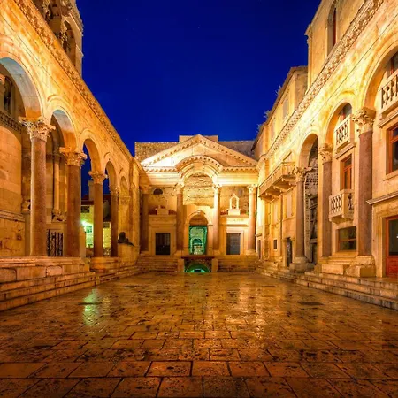 بيت ضيافة Club 5 Boutique 4*