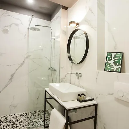 Club 5 Boutique سبليت