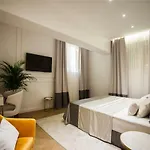 Club 5 Boutique 4*